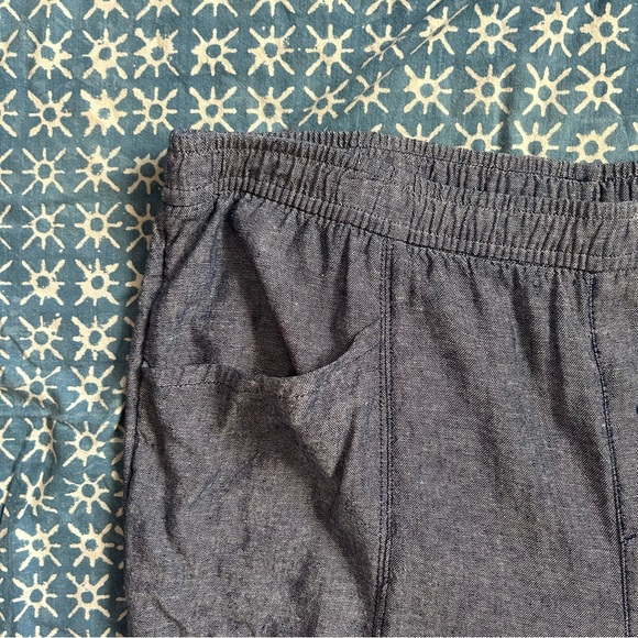 Cropped Linen-Blend Pants - Picture 2 of 8